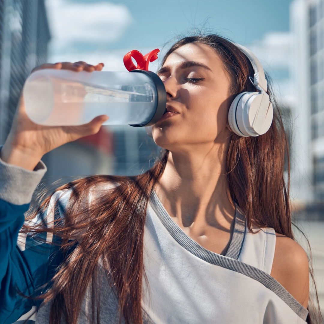 10 Benefícios Surpreendentes de Beber Água Todos os Dias