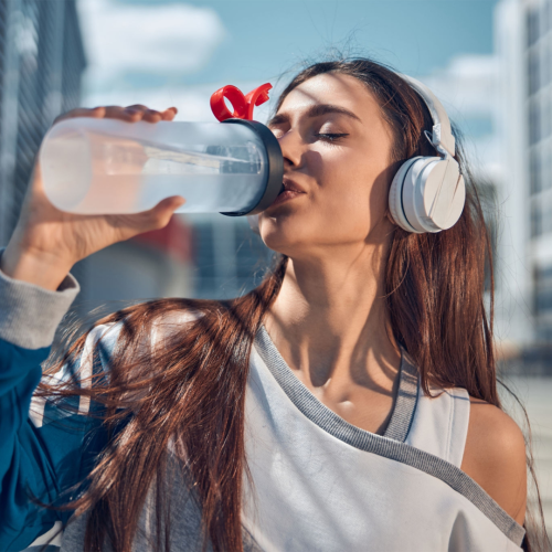 10 Benefícios Surpreendentes de Beber Água Todos os Dias